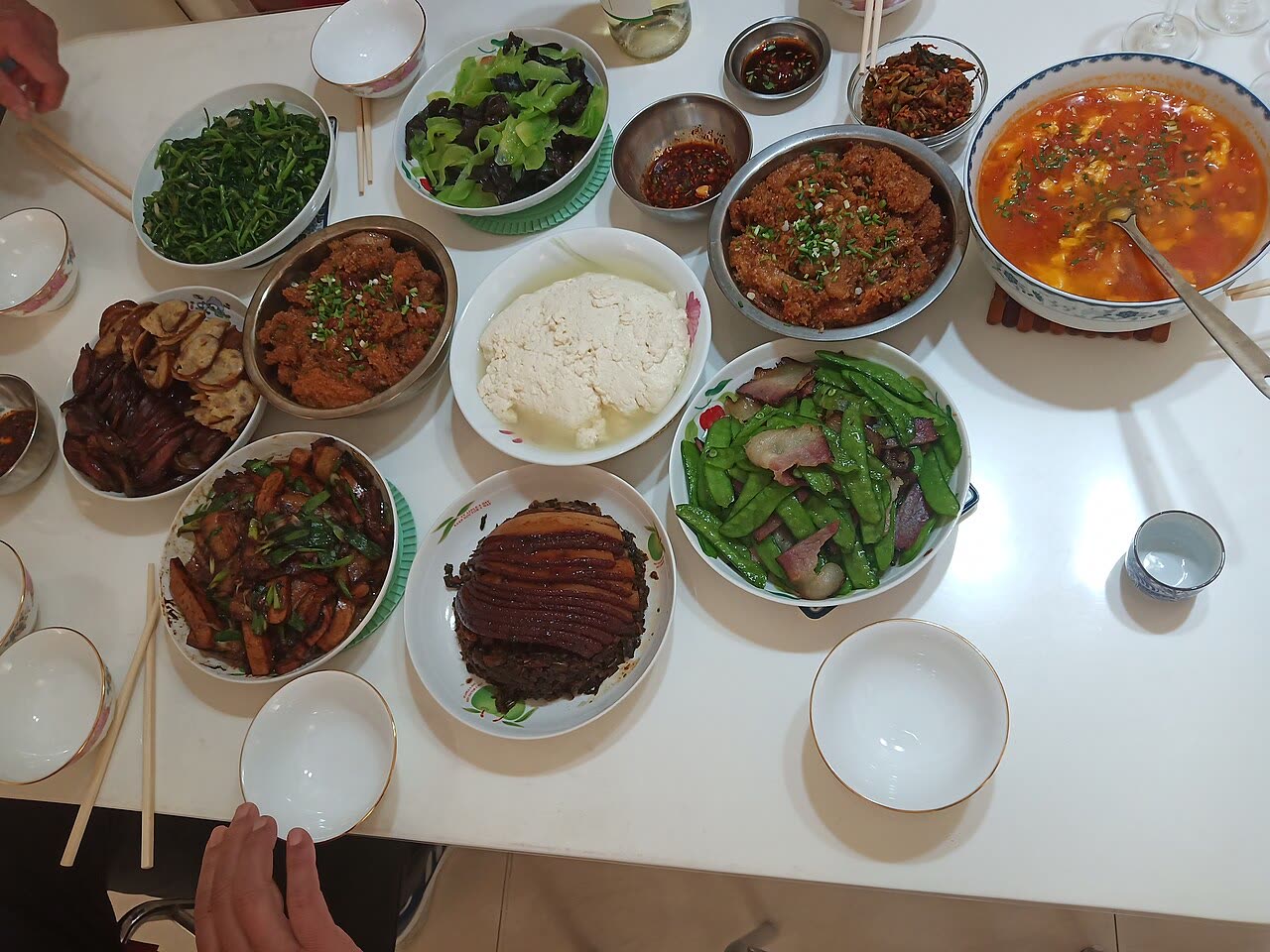 家里晚饭的灯光
